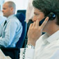 Mand taler i telefon 