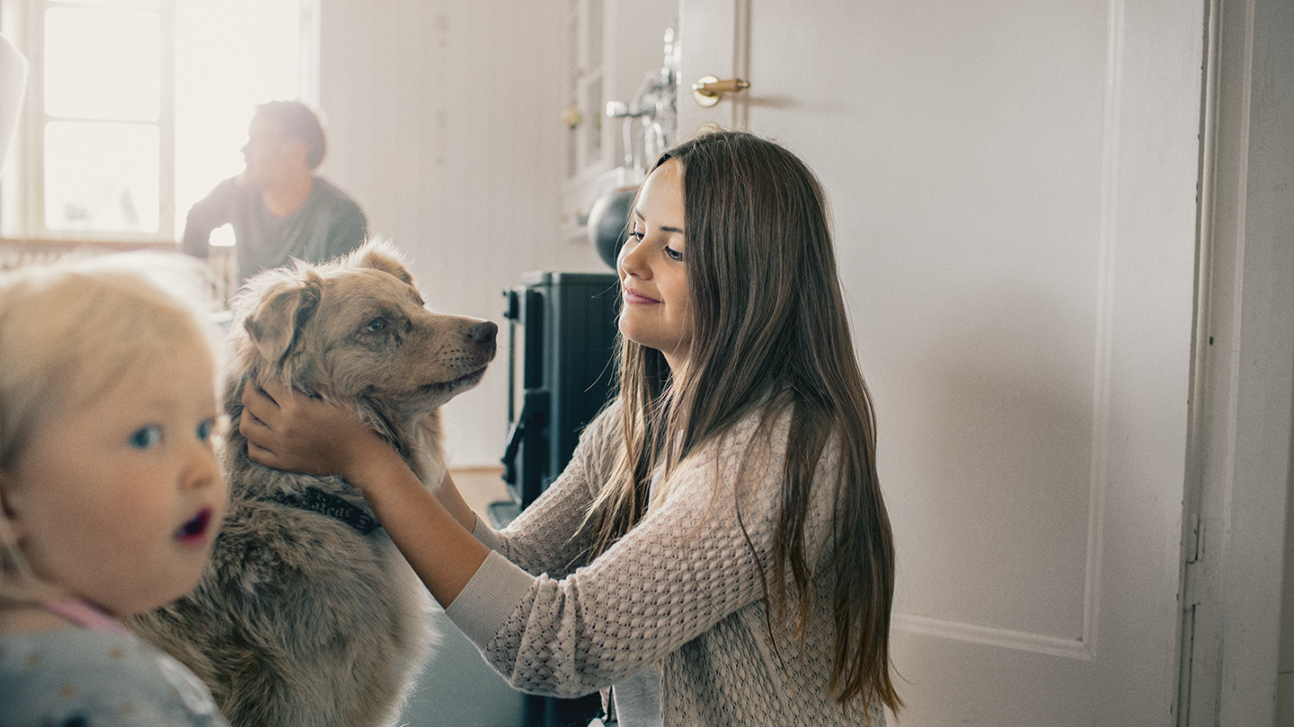 Familie og en hund